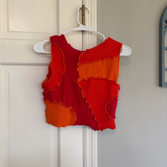AKIRA Red & Orange Colorblock Lettuce-Edge Cropped Tank - Picture 3 of 4